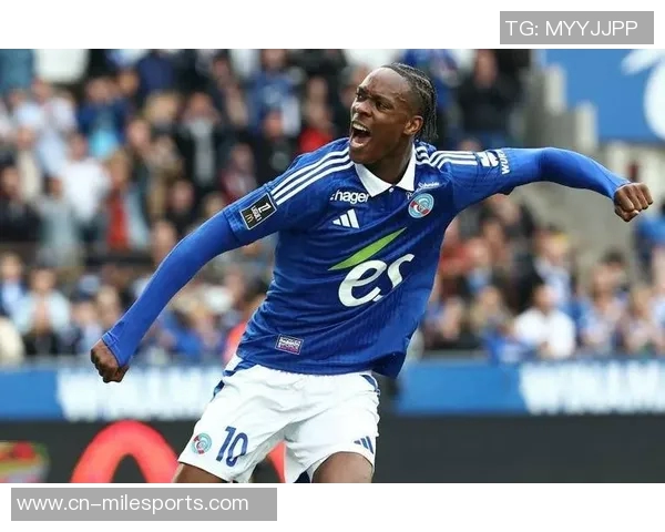 切尔西召回前锋大卫福法纳多家俱乐部争抢这位年轻才俊