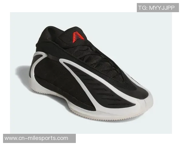 红蓝鸳鸯配色闪耀赛场爱德华兹穿搭AE2堪萨斯大学PE展现独特风格 红蓝鸳鸯配色闪耀赛场爱德华兹穿搭AE2堪萨斯大学PE展现独特风格